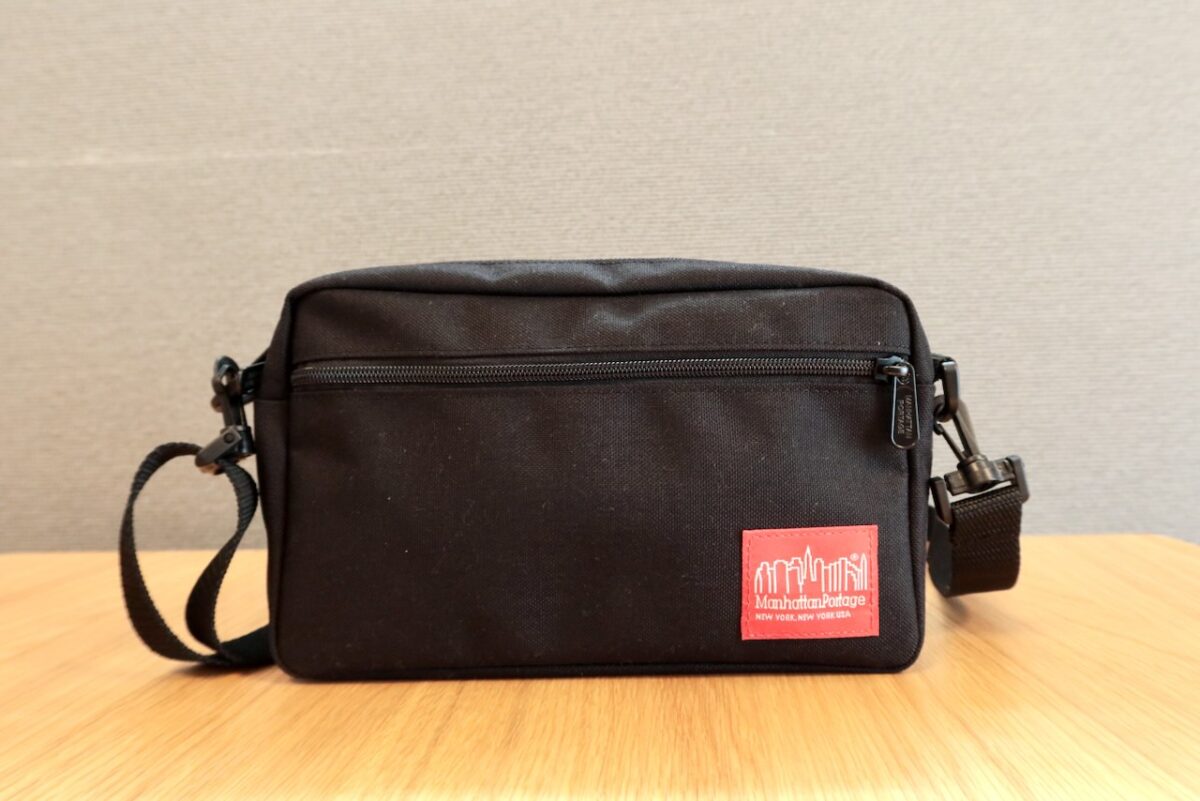 使い勝手良し！マンハッタンポーテージのミニショルダーバッグ (Manhattan Portage Jogger Bag MP1404L)